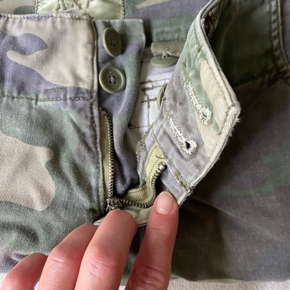 Y2K Abercrombie & Fitch Green Camouflage Cargo Shorts - Picture 8 of 8